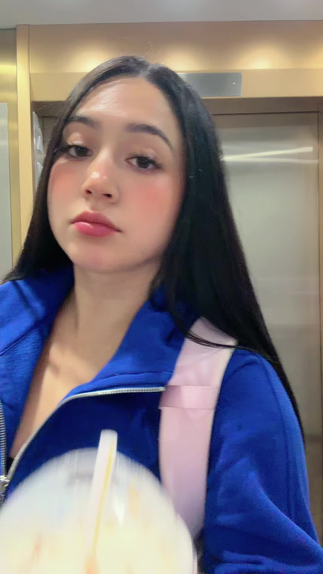 @vaness_scarlett