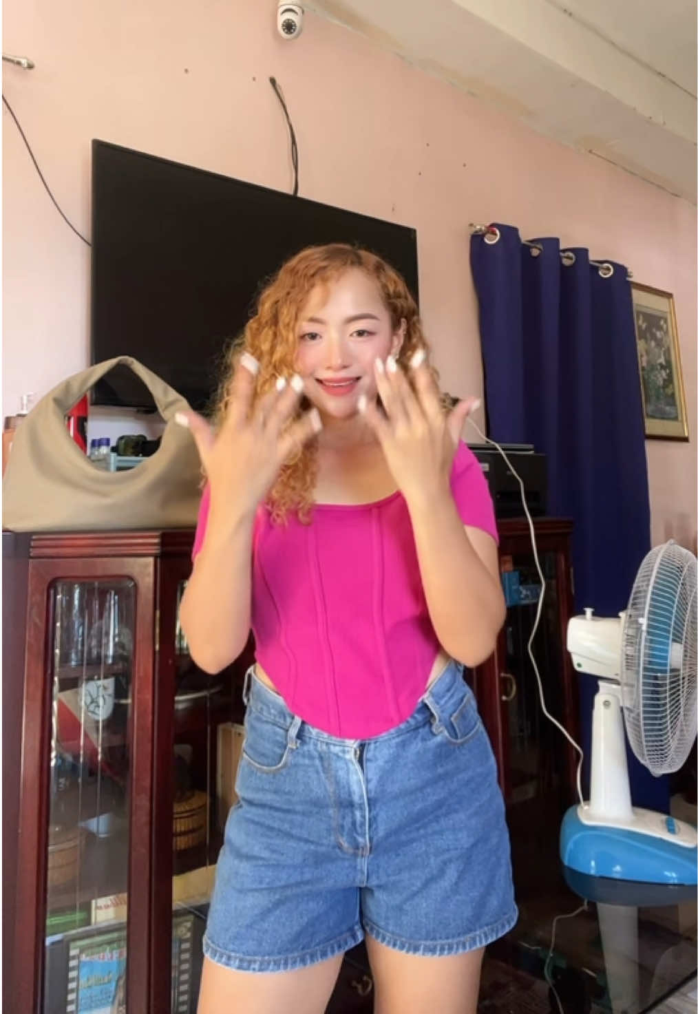 @𝗞𝗮𝘁𝘁𝗶 👩&zwj;🏫
