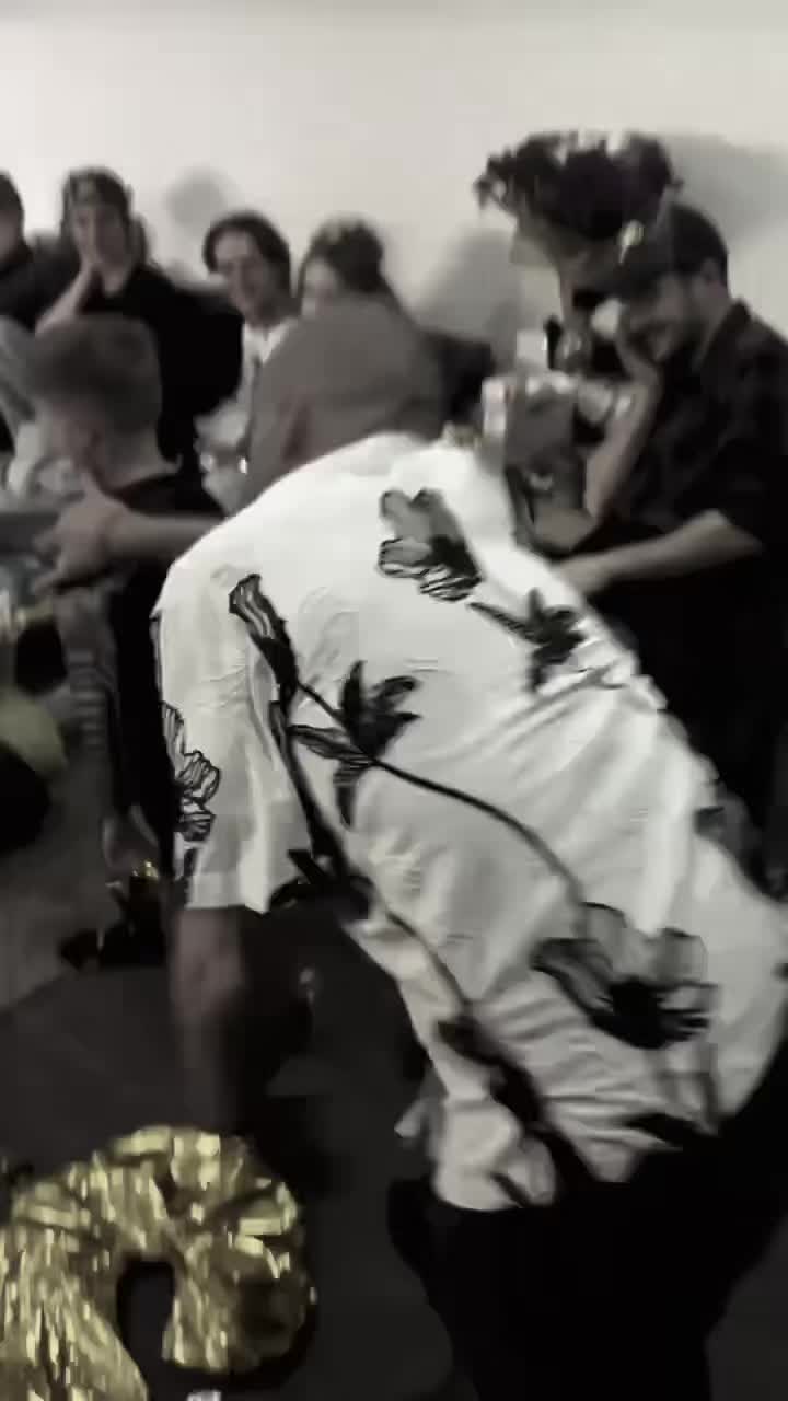 @⃟