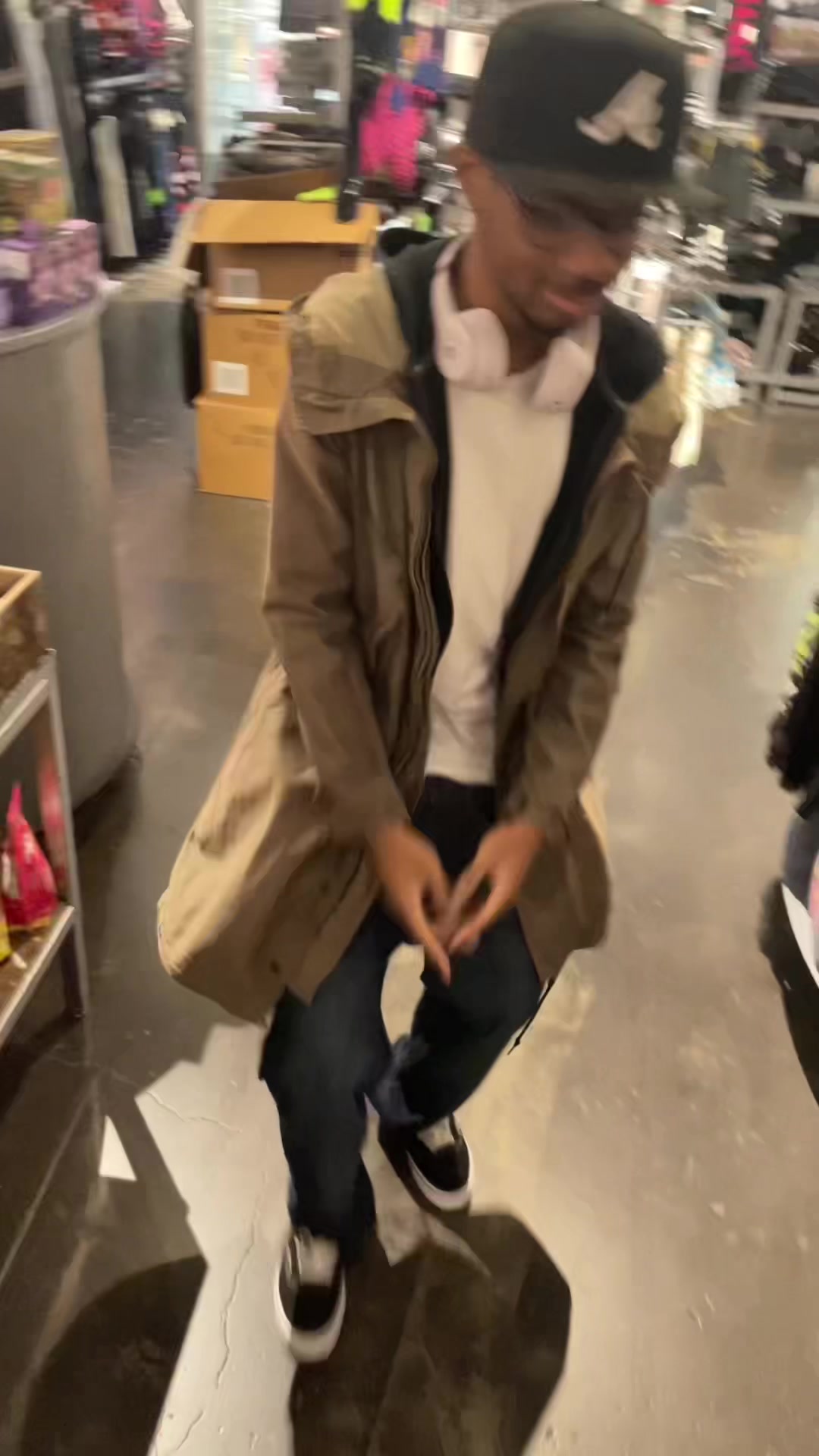 @Thraxr