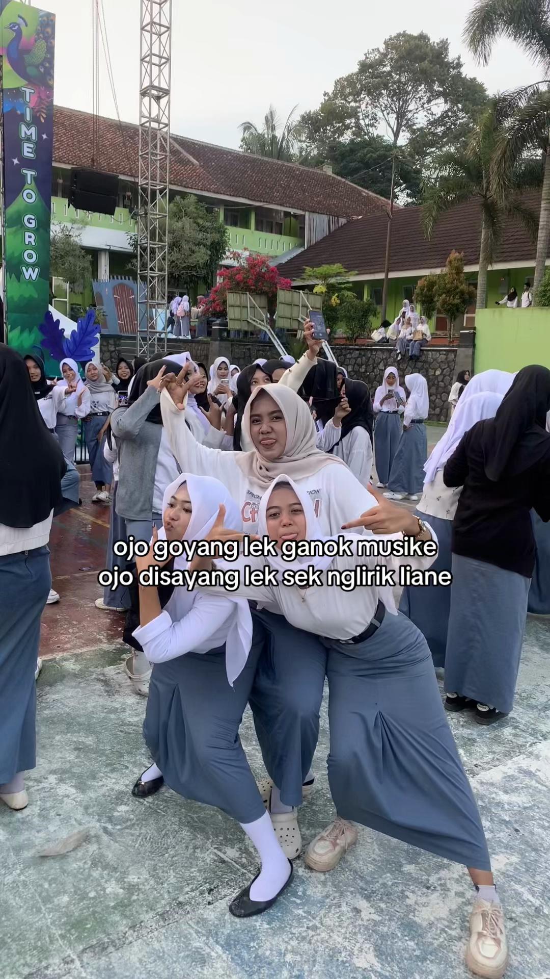@nadiraainunnisaa