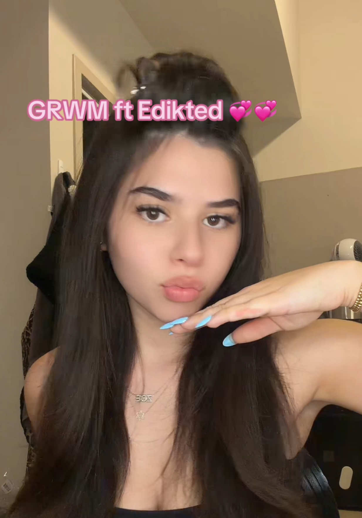 @ZOE SCHWARTZ