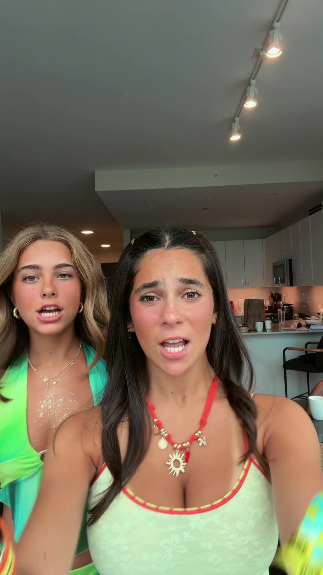 @whoevenisellashay