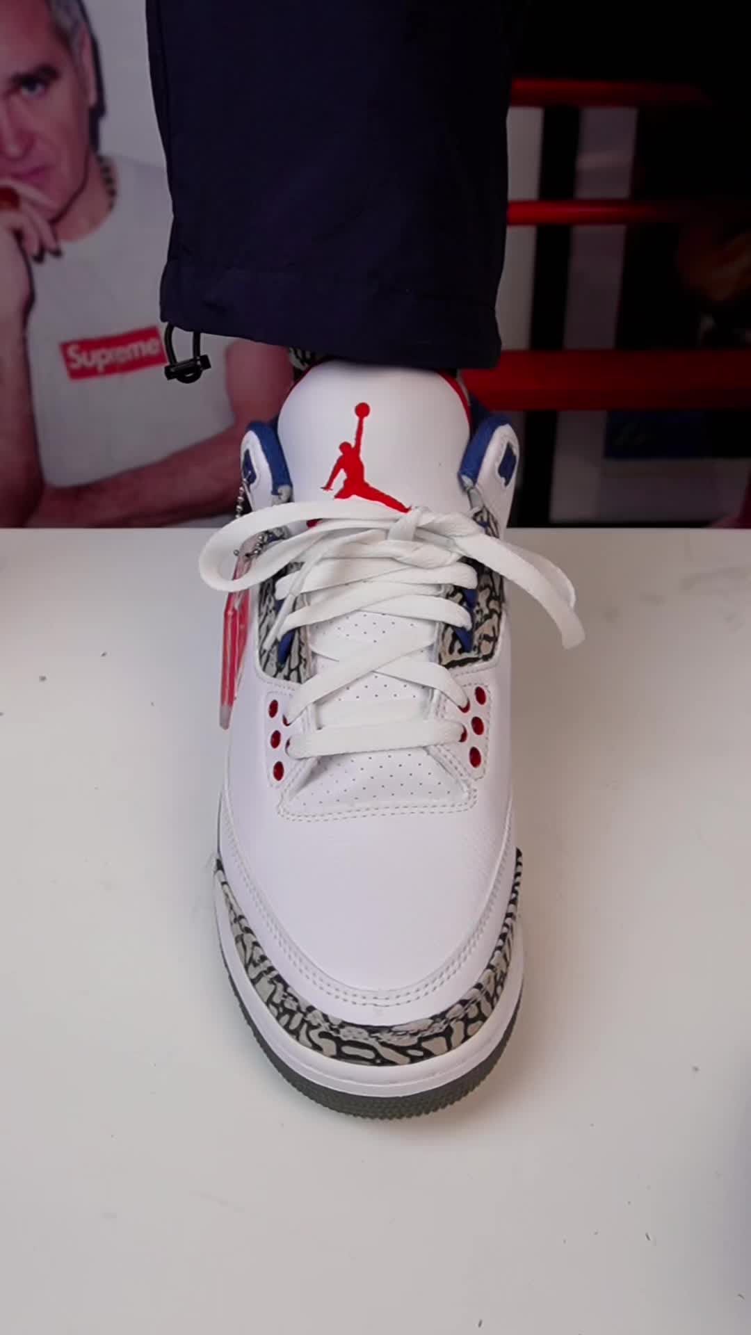 @Lacedsneaker