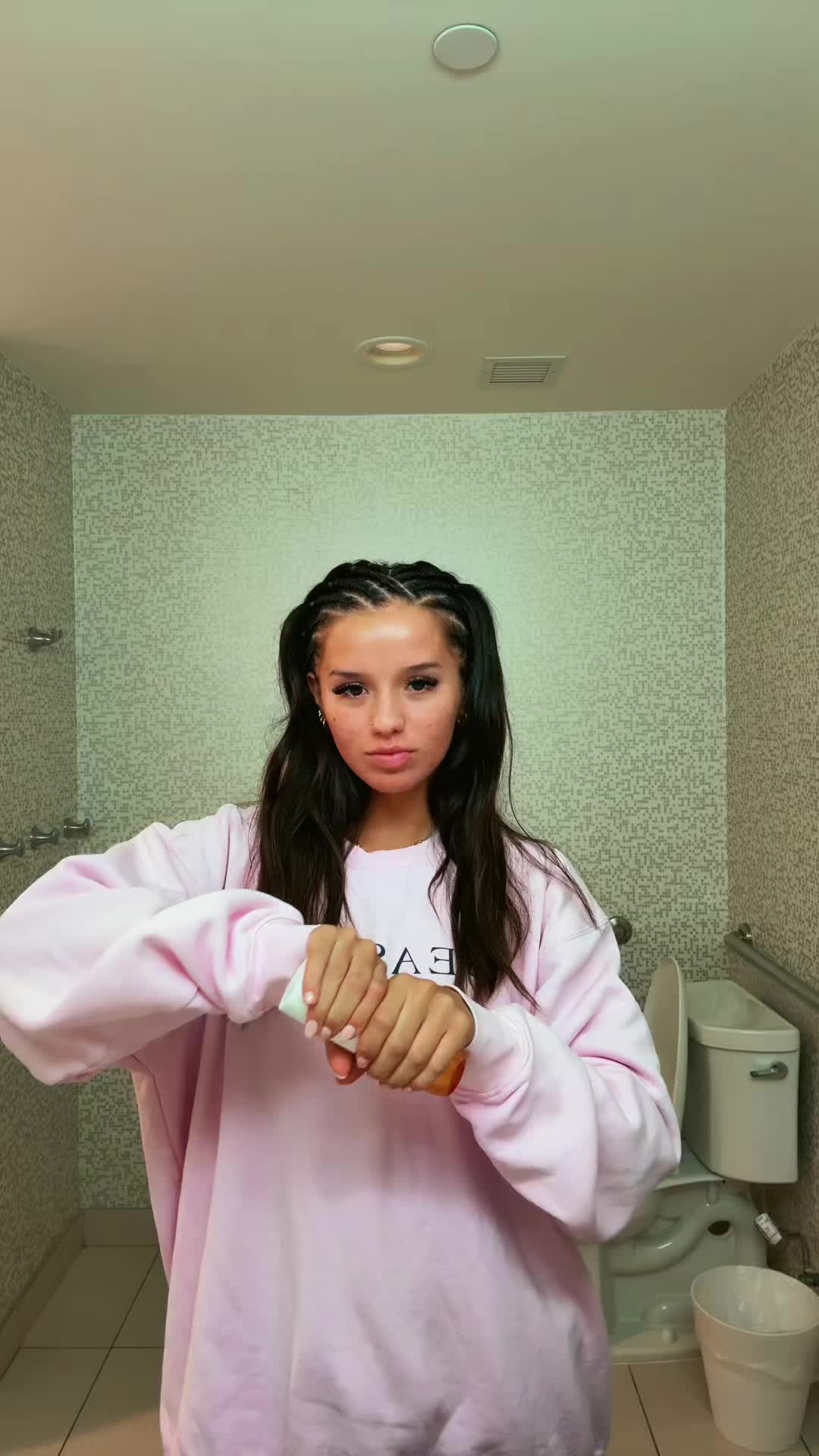 @CJ