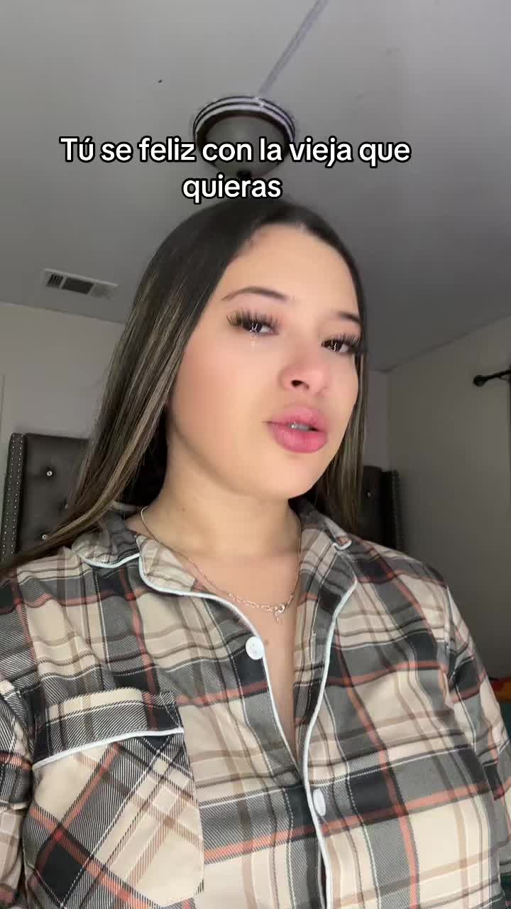 @Vaquerita👩🏻&zwj;🌾 latina