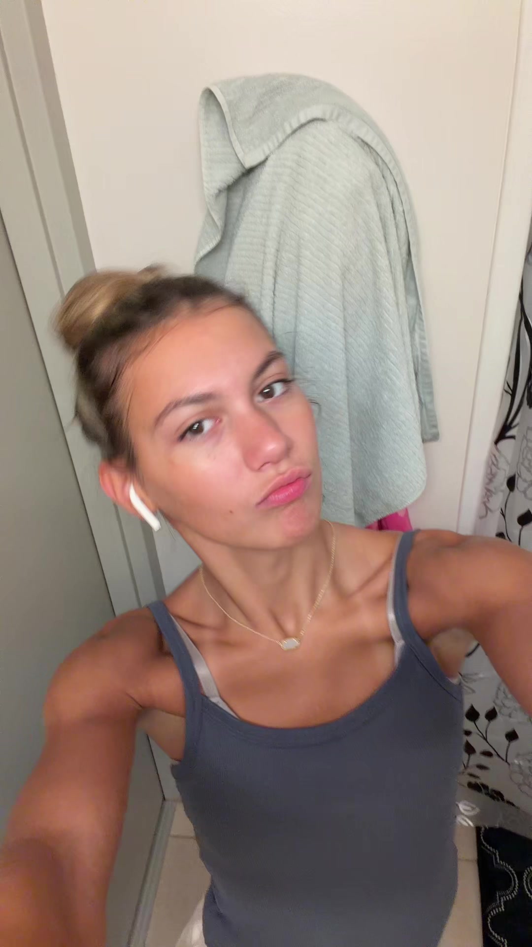 @theleahmae
