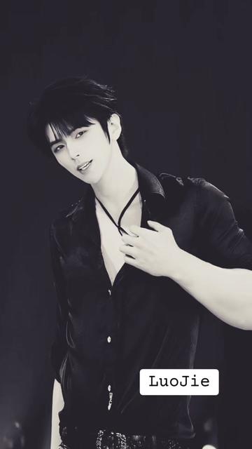 @Zina Wolf😈 ~☆👑T²F🤴☆~