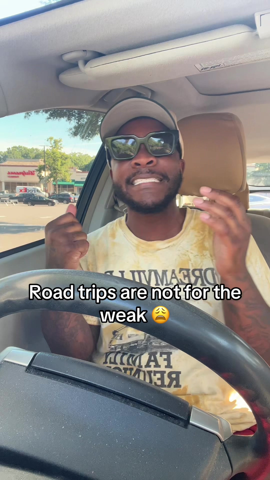@trippinwithtrav