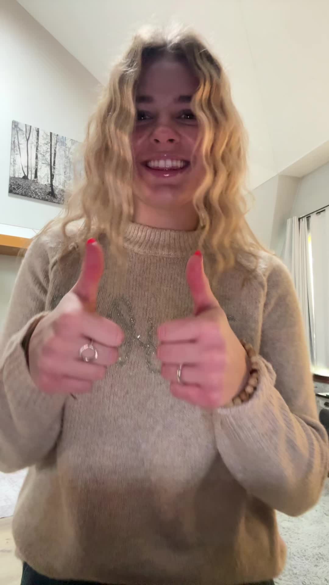 @:))