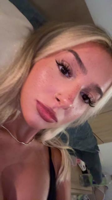 @emily rae โ