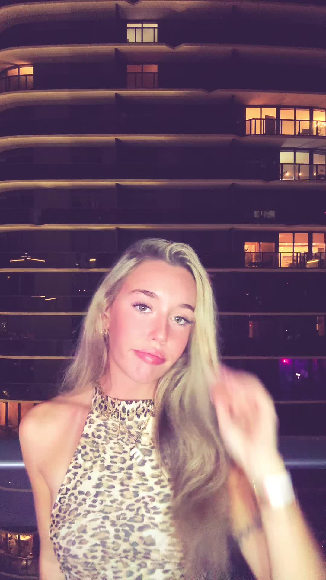 @E M I L Y 🪩