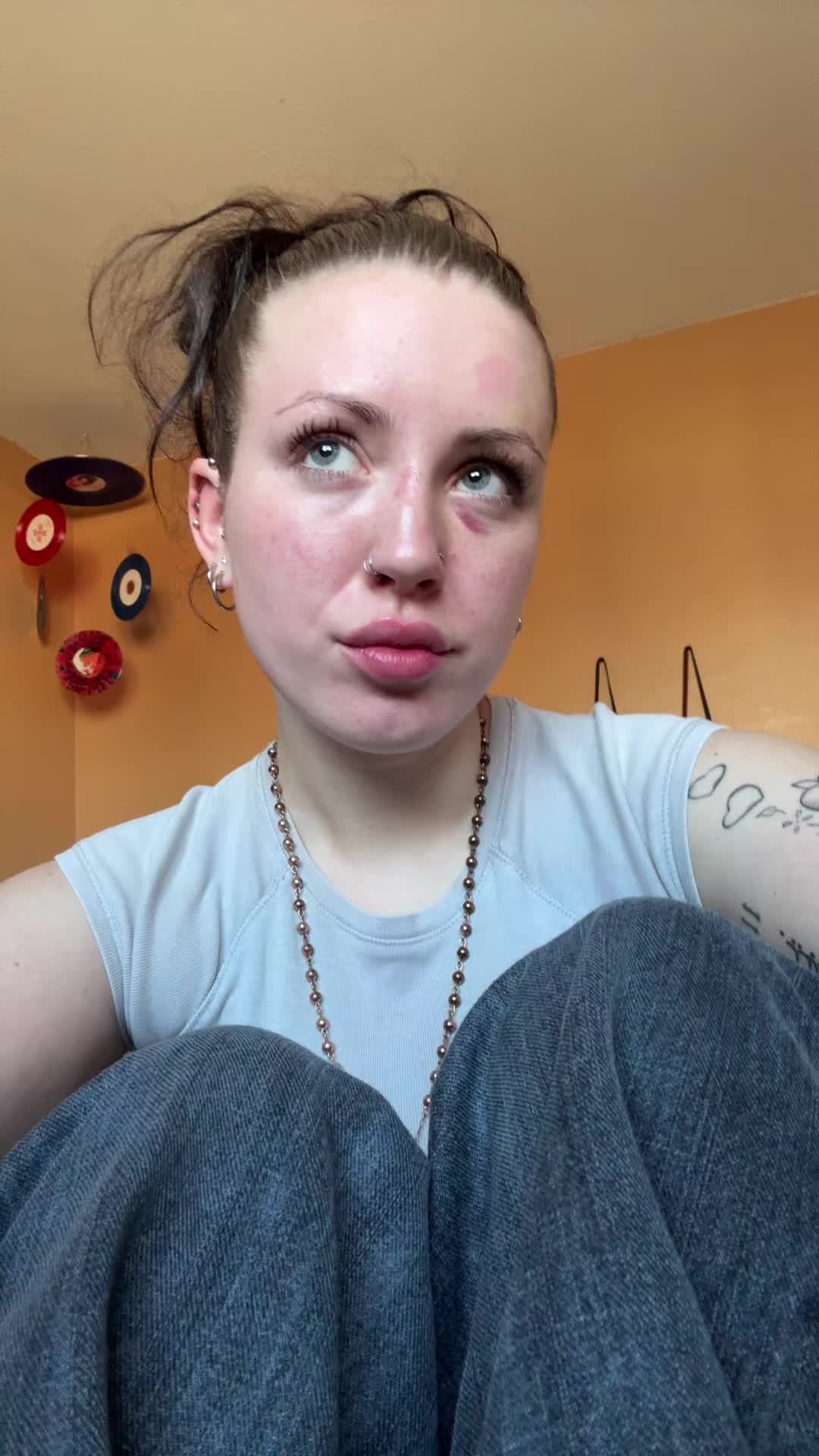 @🦂