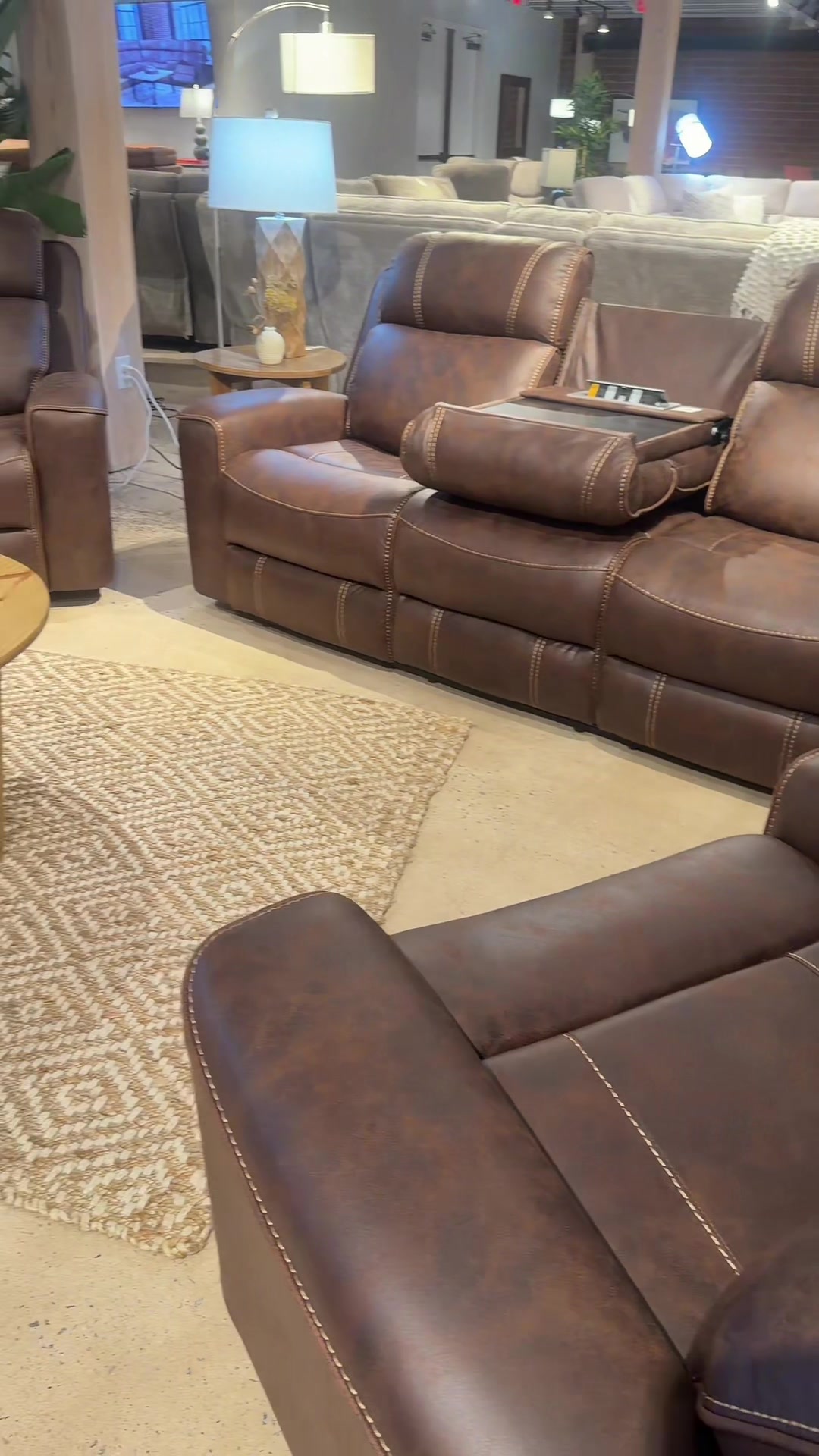 @modernhomefurniture.com