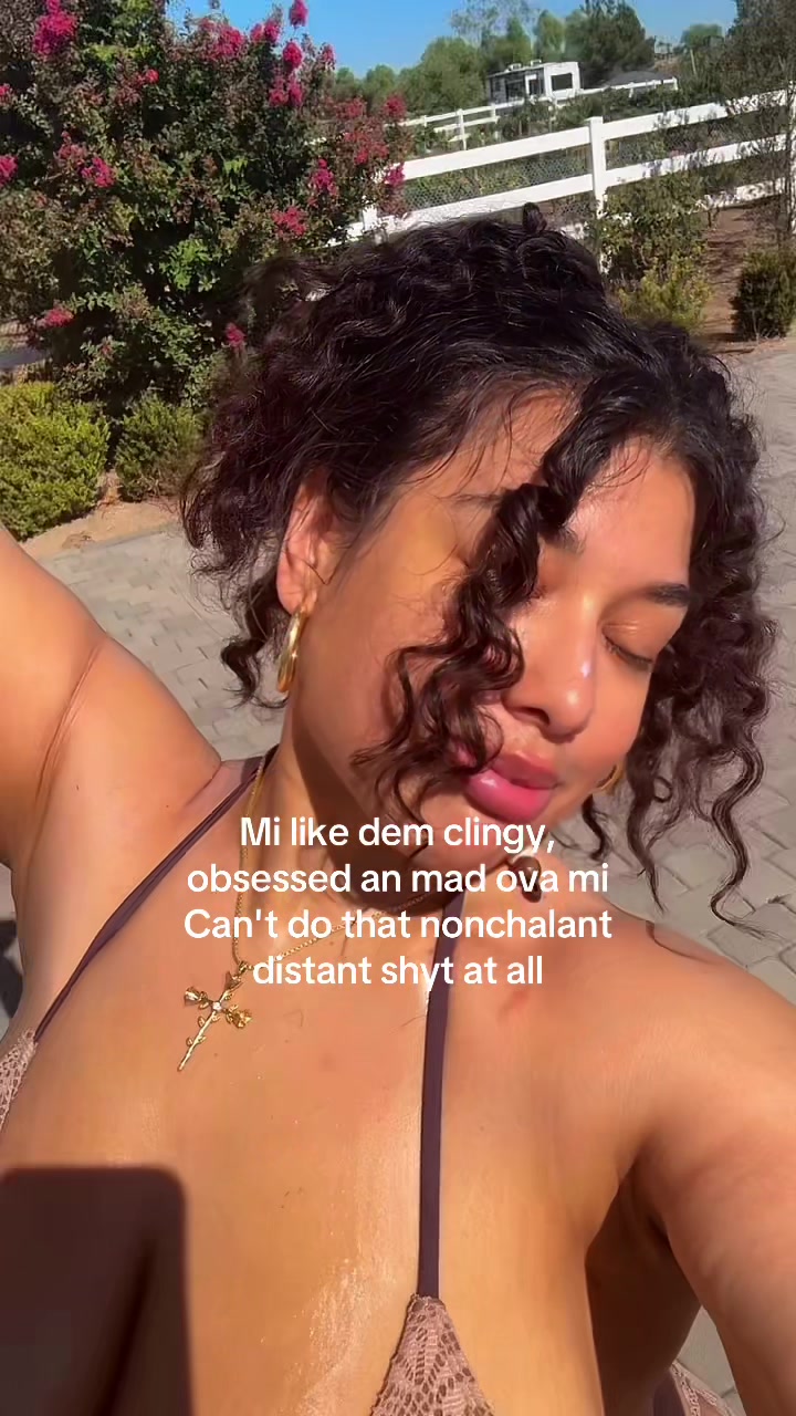 @adrianacreatress