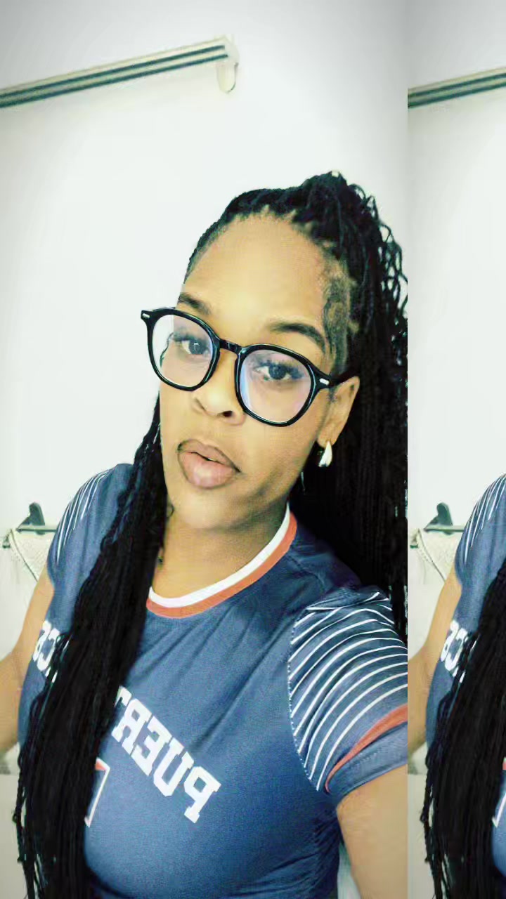 @girlwiththemissingtooth