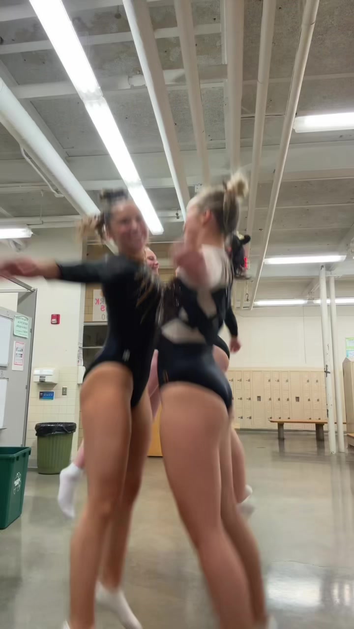 @_nicolenoelle