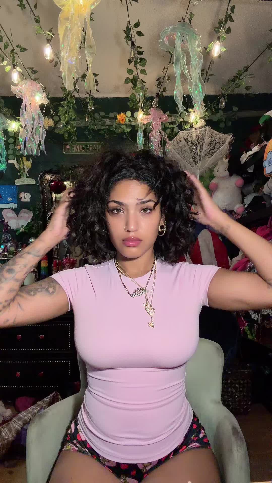 @aniyahalbino