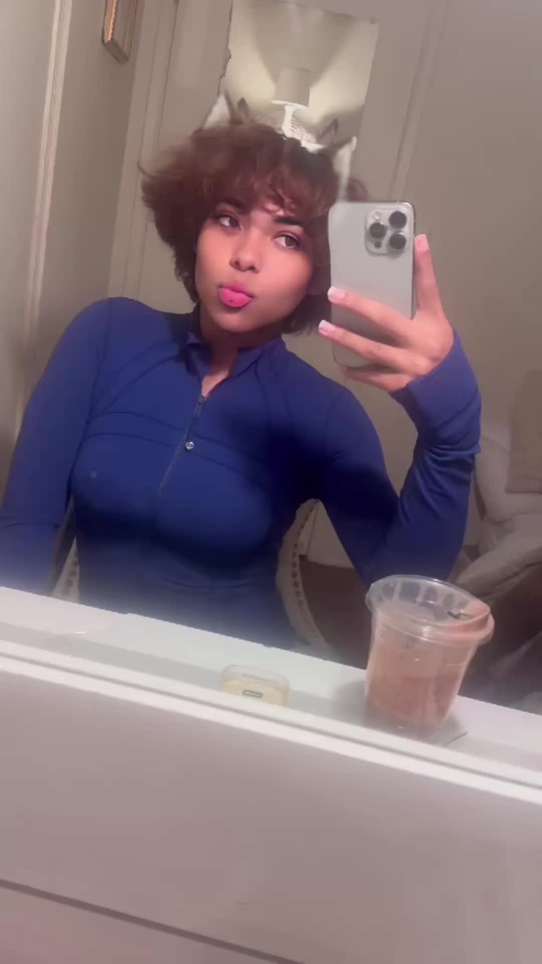 @queenbee💝