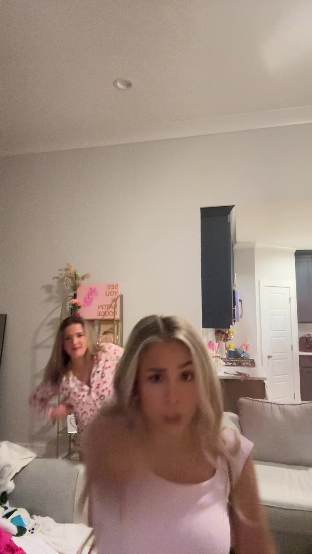 @CHLOMONEY$