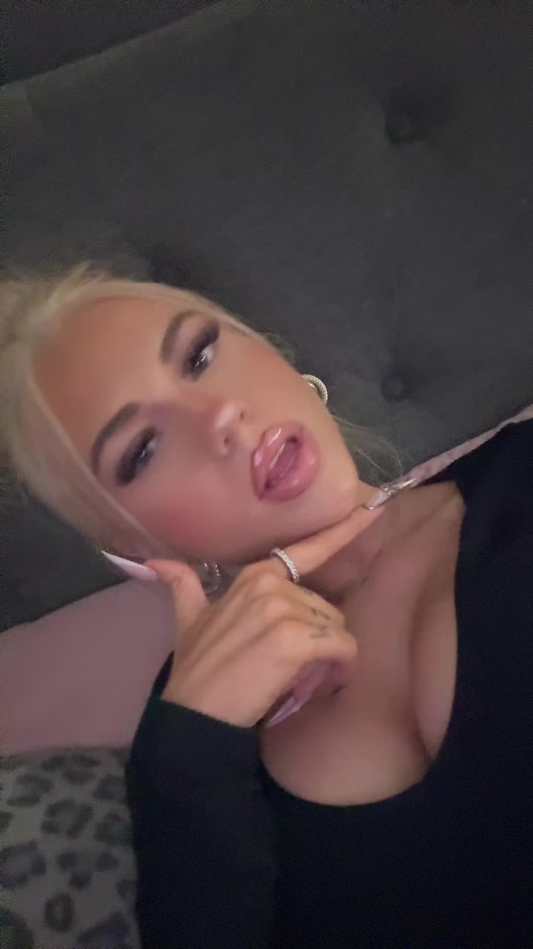 @bella