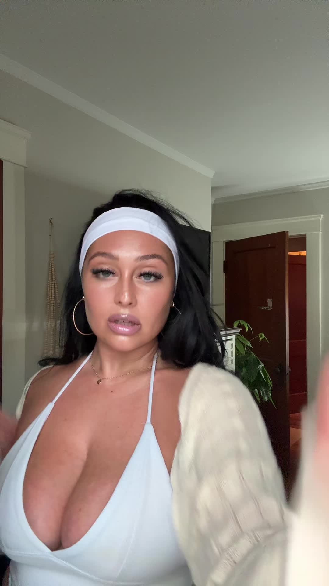@helenamuoio_