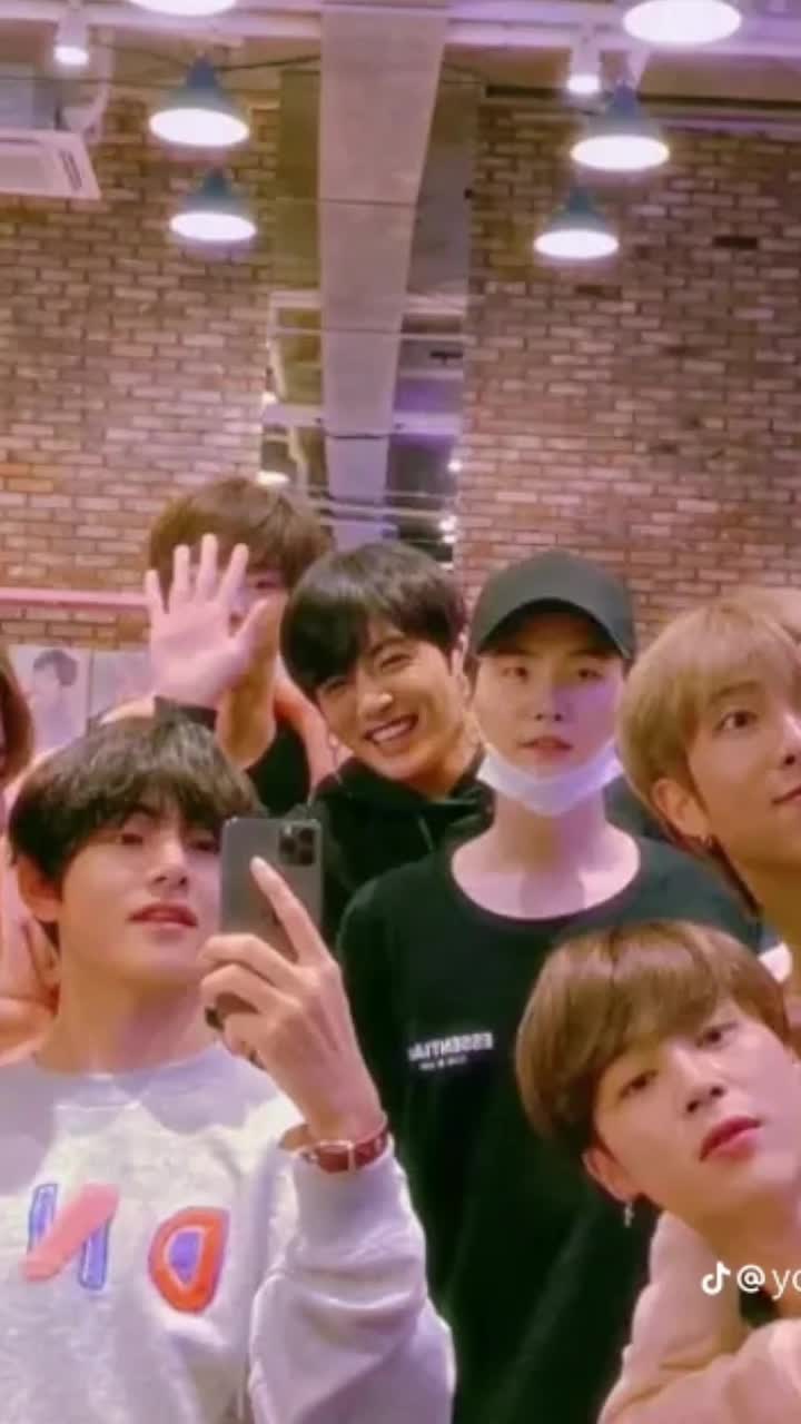 @BTS thv ot7 ๐๐