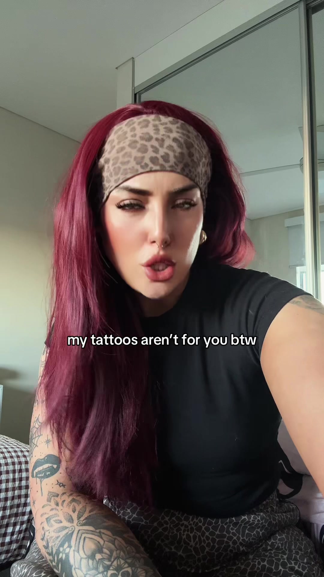 @LEASHBIAN 😈