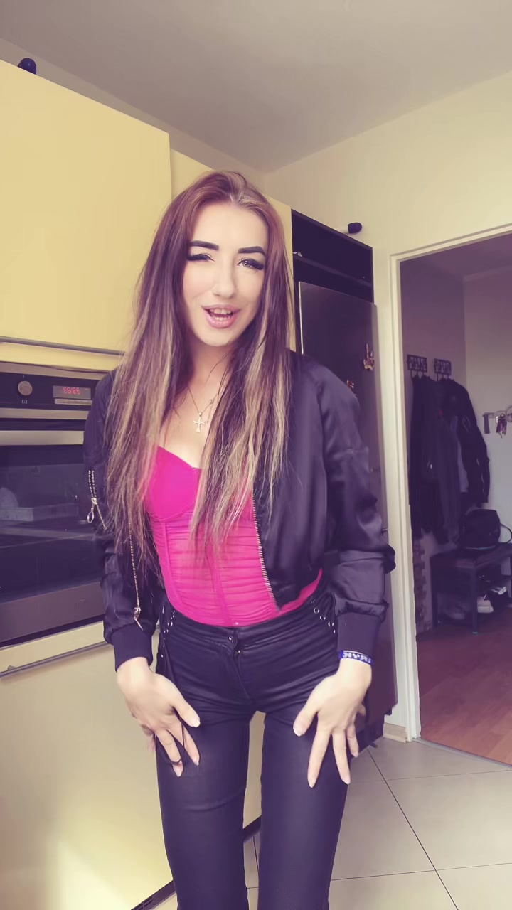 @_beluniaaa_