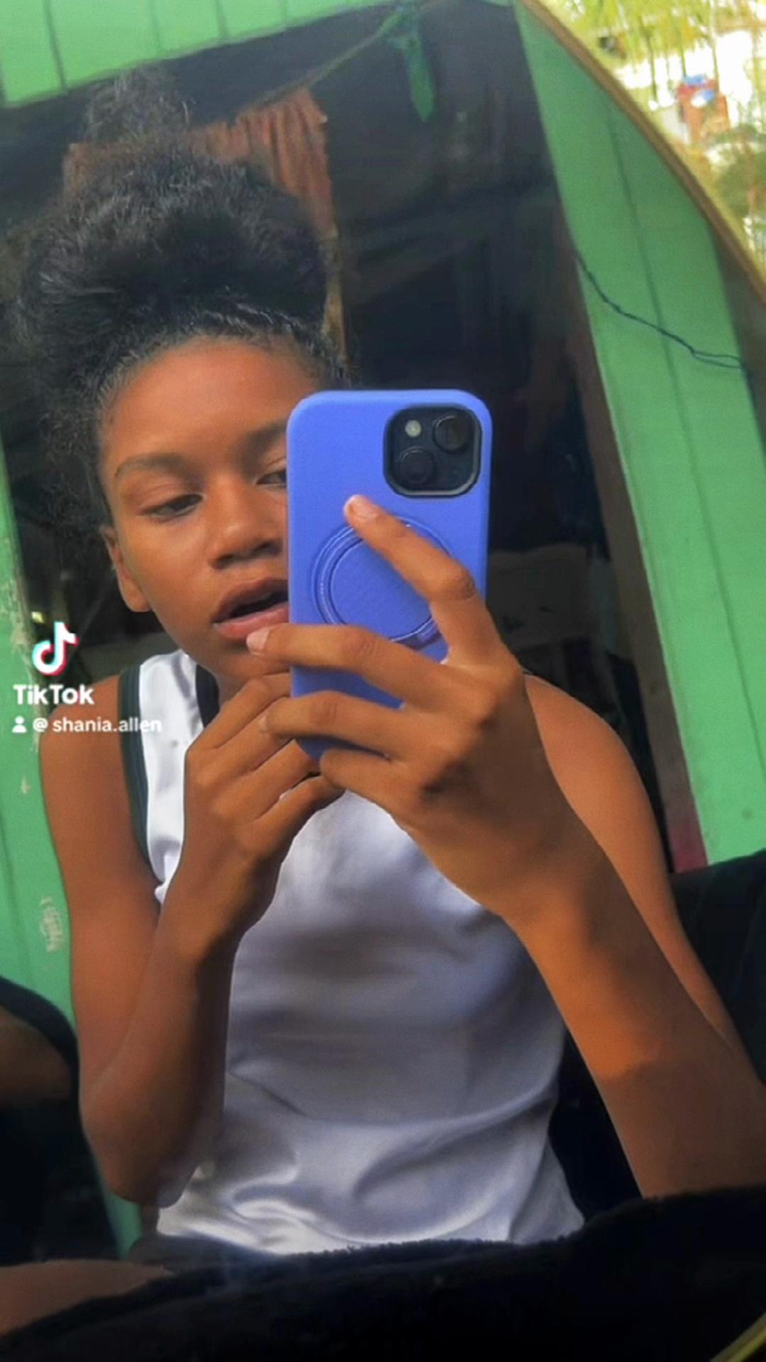 @Nia