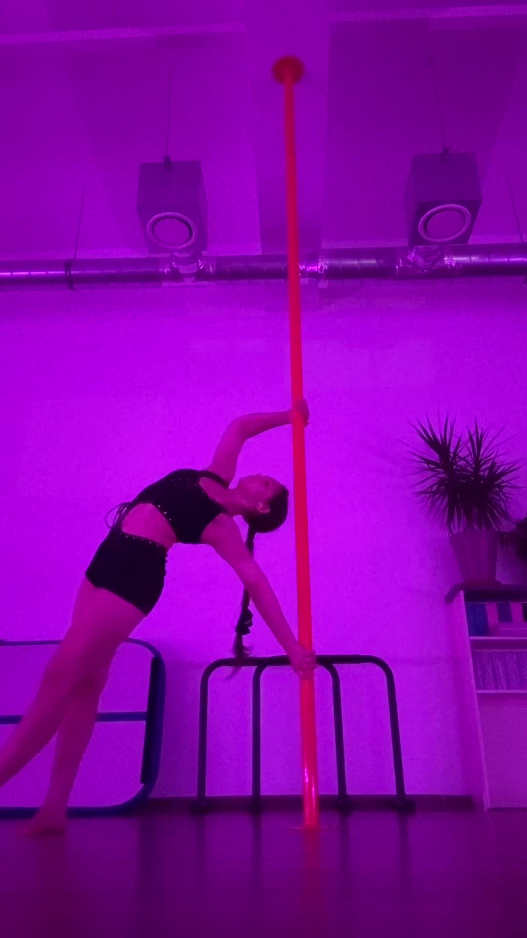 @_pole_flow_dance_pola_