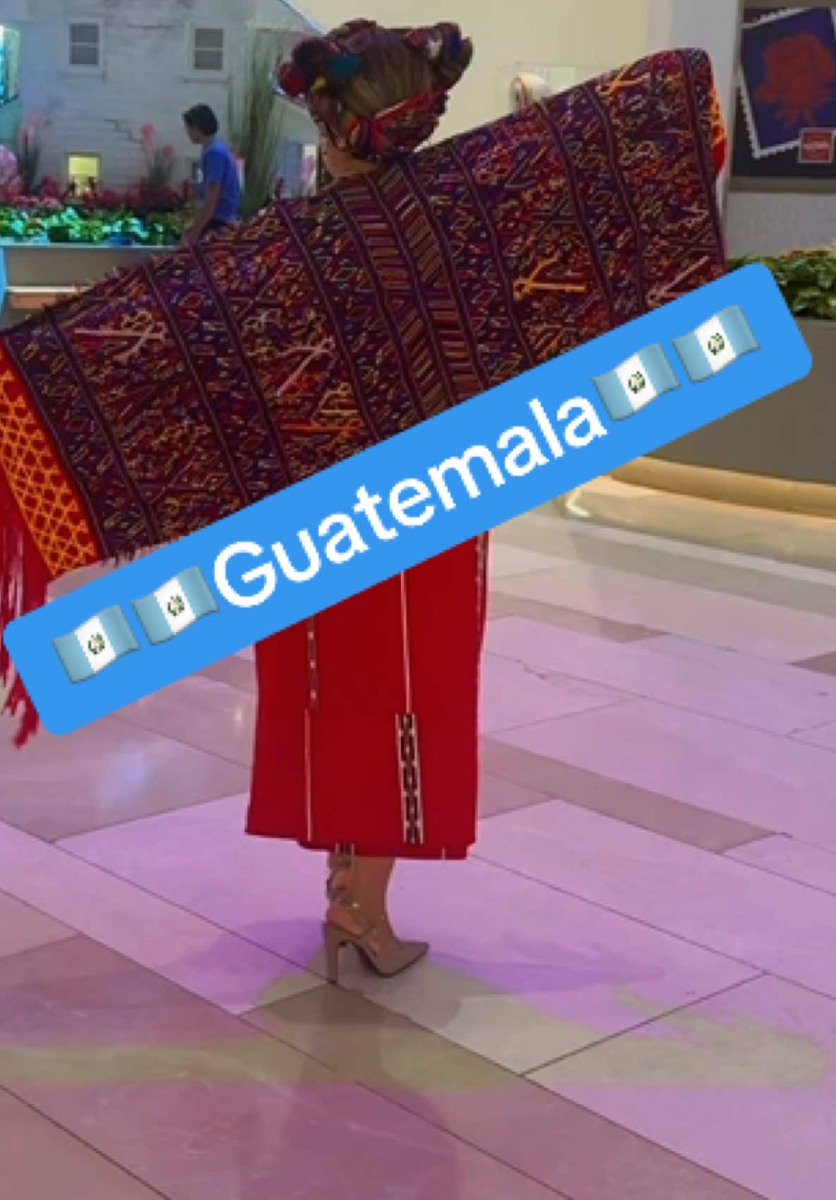 @Elena De León