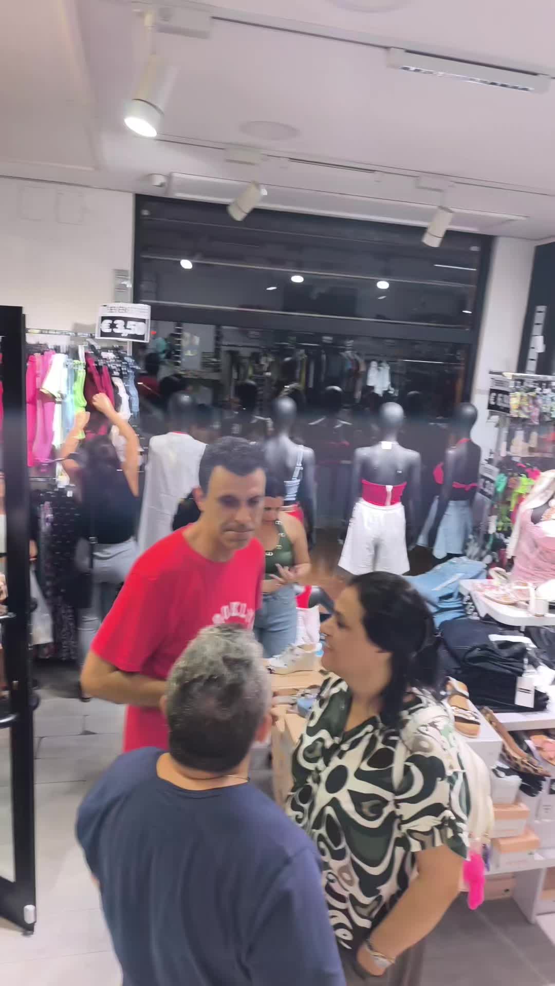 @sevenstorevialemichelangelo195