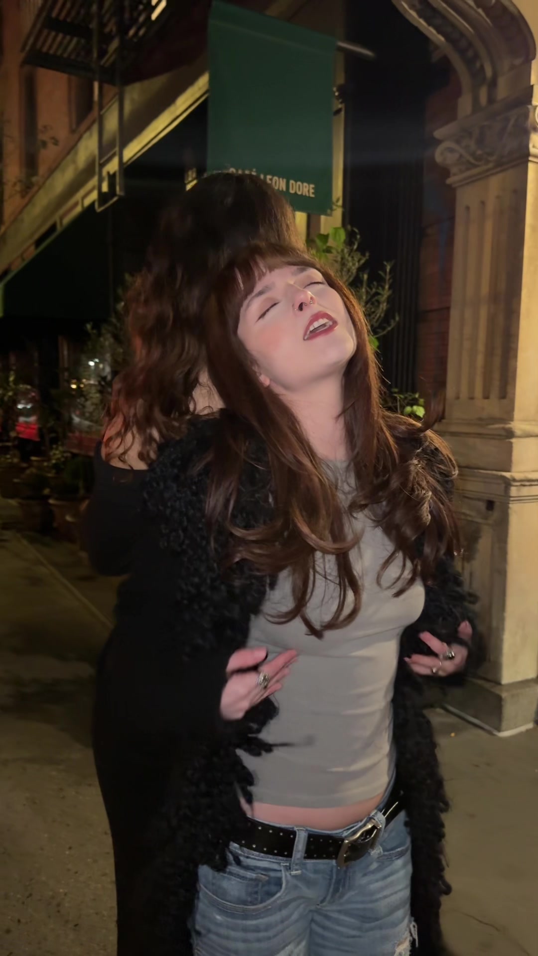 @demi