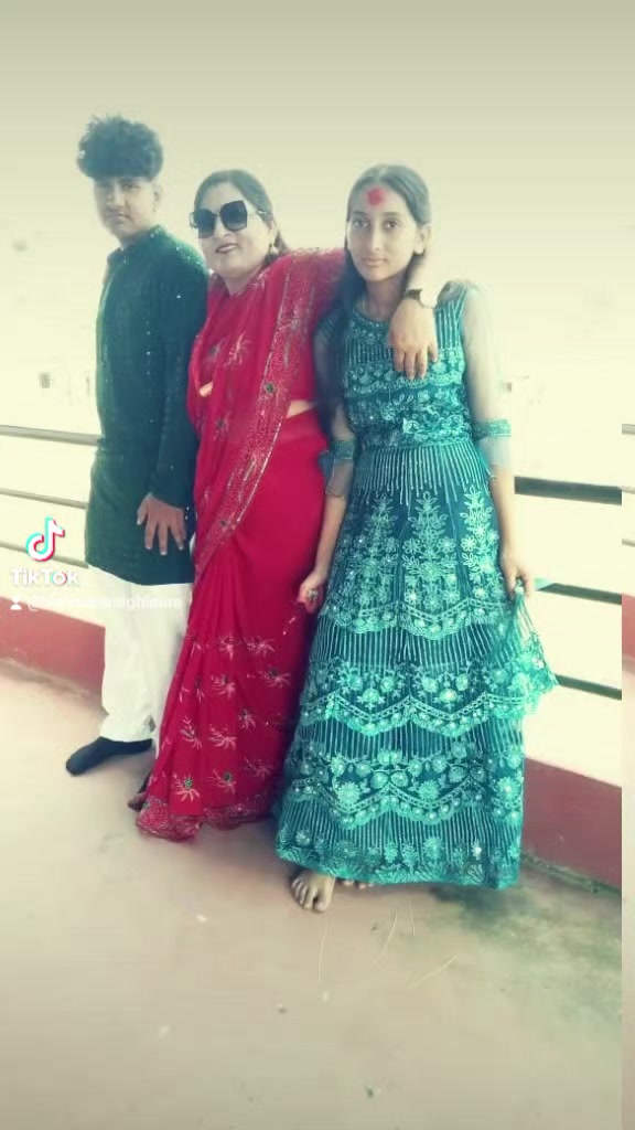 @फेशबूक फेन्सी पर्सा चितवन