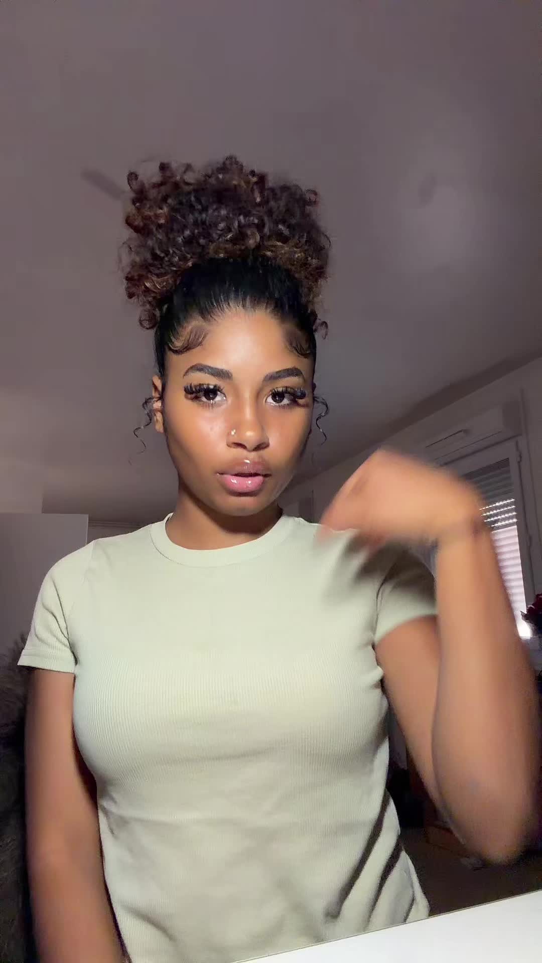 @𝒩𝑜𝓇𝒶 🪷
