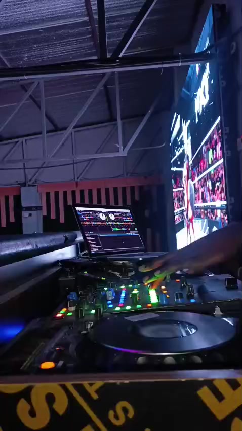 @WEEPON THE ENTERTAINER (DJ)