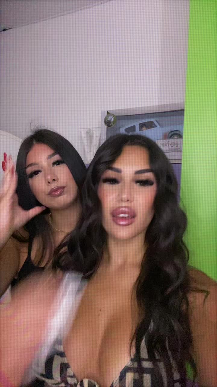 @🫦