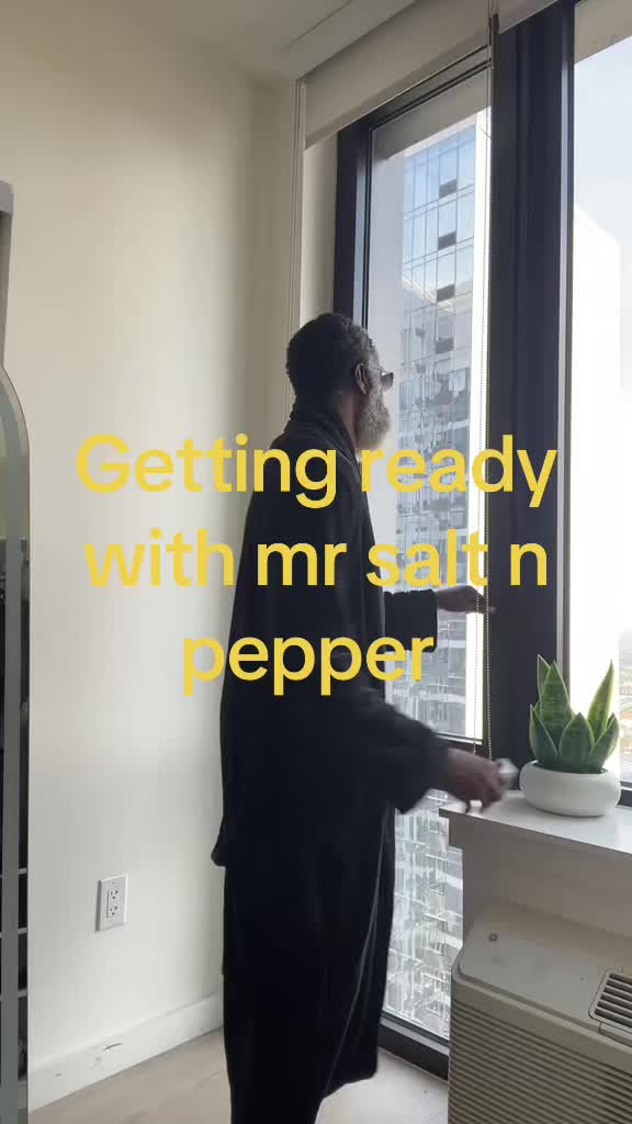 @Mr. Salt n pepper back ๐