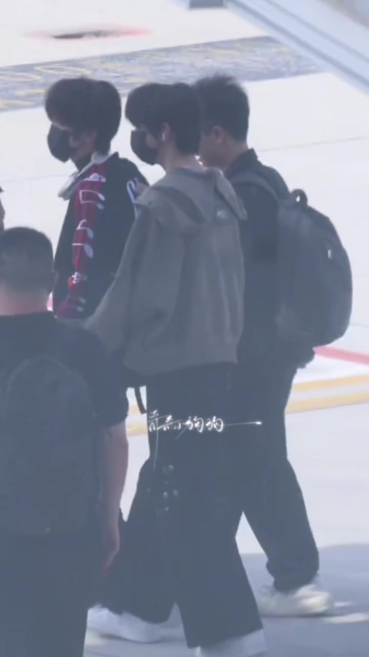 @奇奇|•Qihan𝜗ৎ