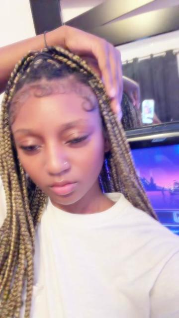 @nevaehquinaee 👩🏾❤️💋👩🏾