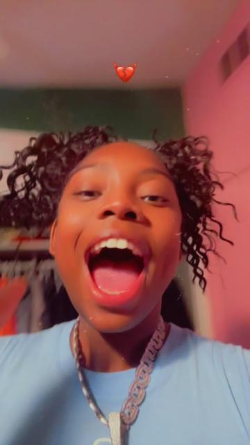 @_UnhingedGoldieezee