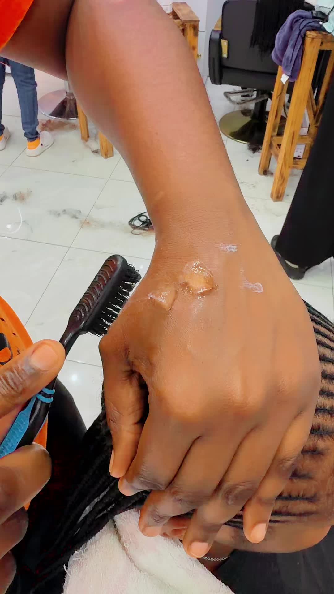 @GEECURLY SALON