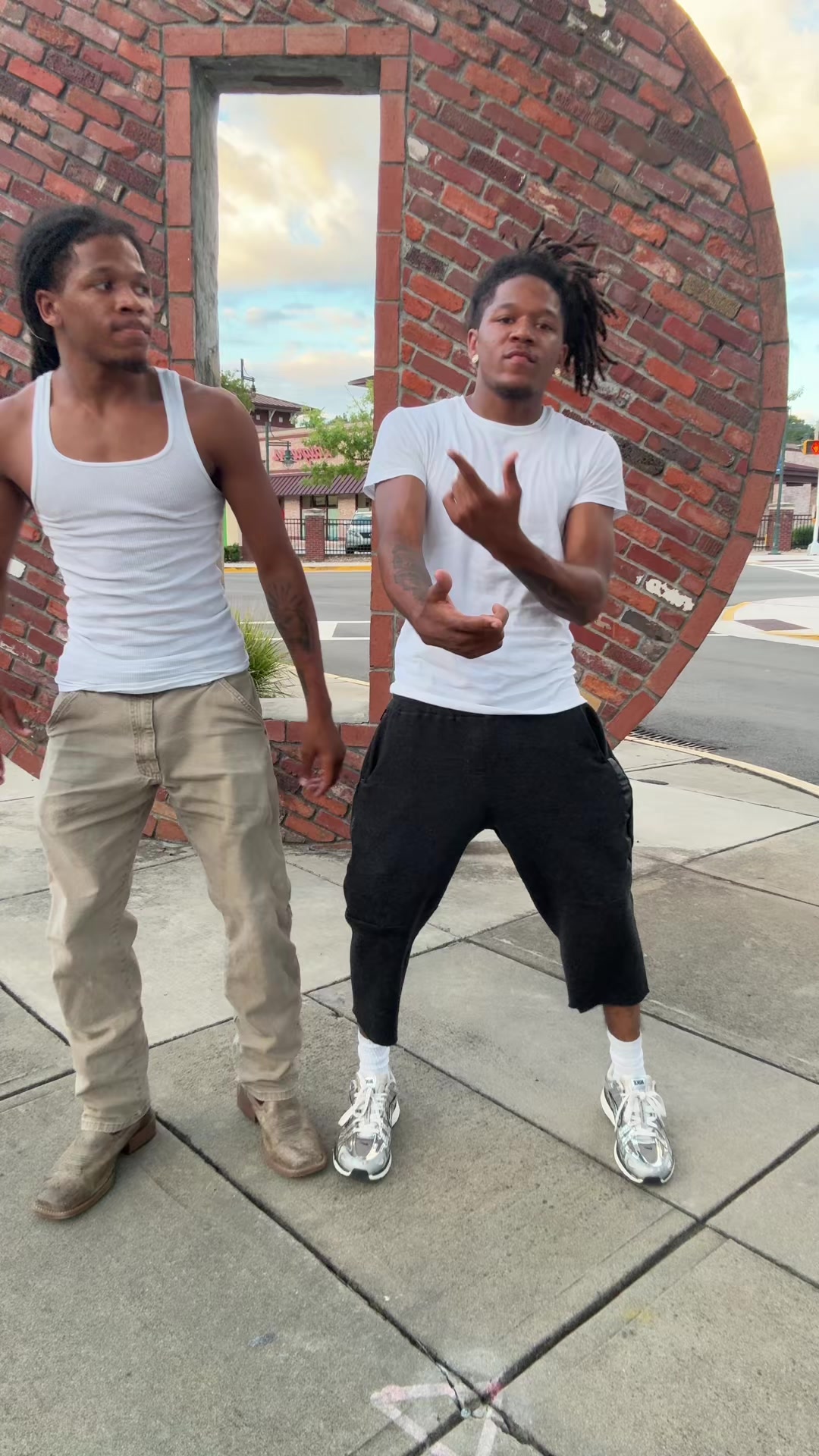 @Ghettotwins_