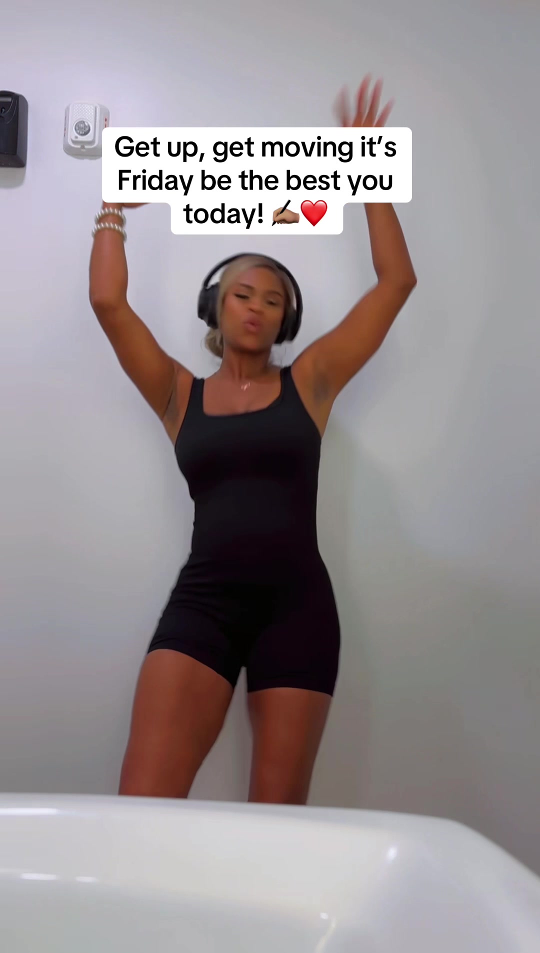 @Leyla Milano