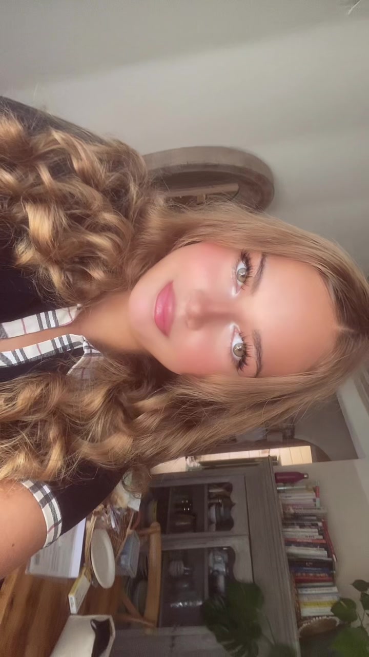 @✧・゚: ✧ 𝓑𝓵𝓸𝓷𝓭𝓲𝓮 ✧:・゚