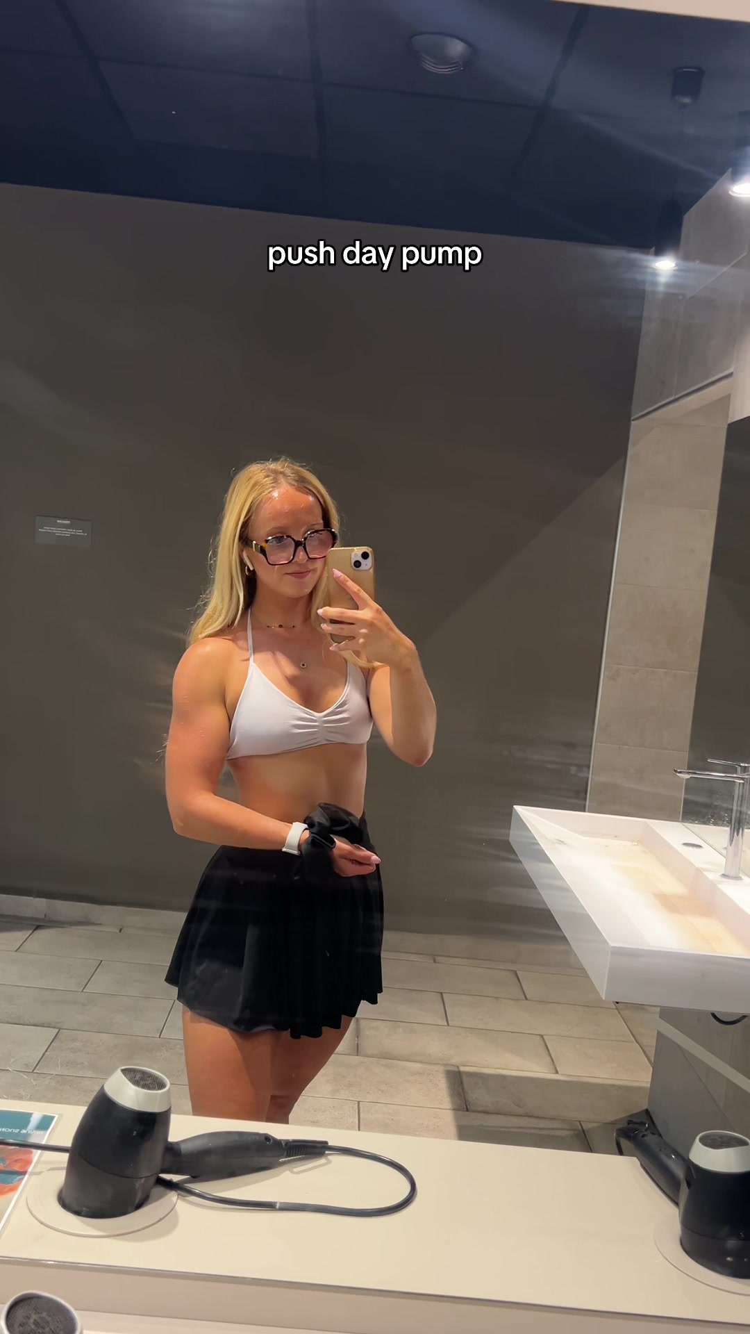 @H&Eacute;L&Egrave;NE☀️