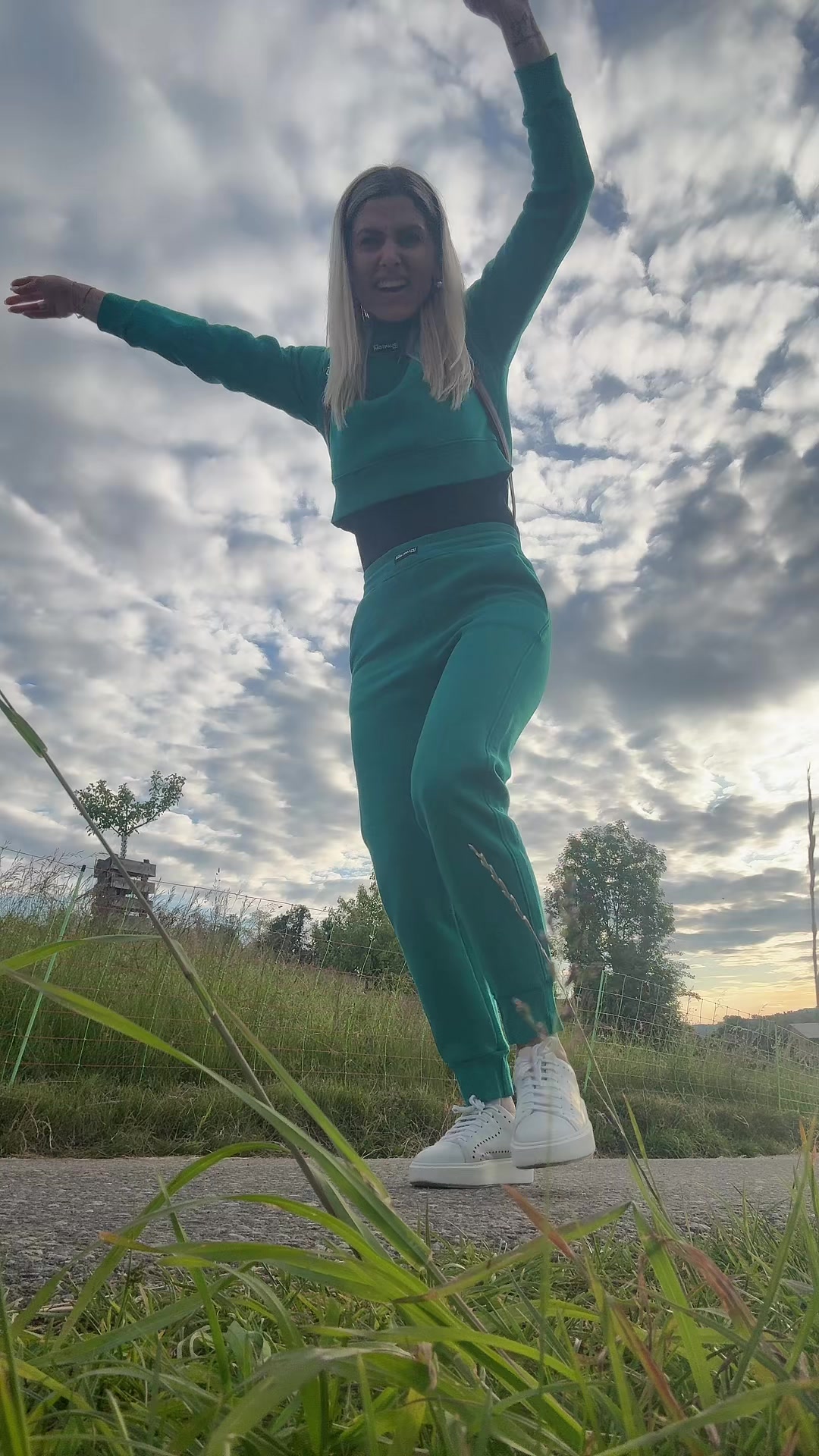 @adeluza85