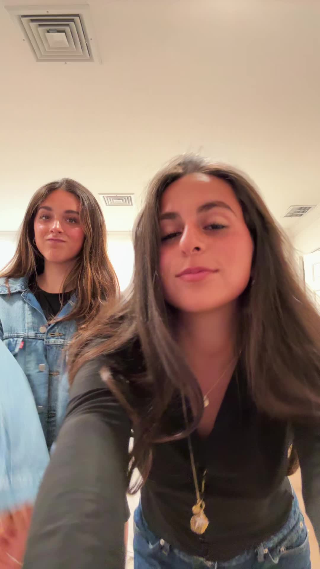 @ella?