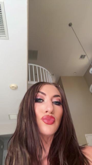 @WhitneyOC